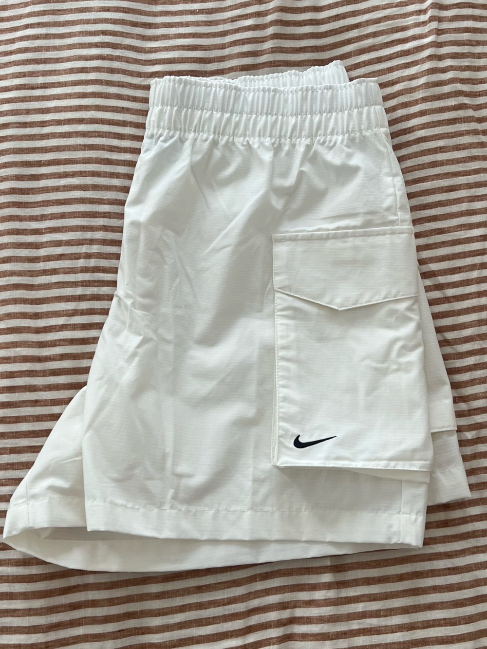 White Nike Shorts Women’s Large Cargo Deep Pockets Never Worn - Picture 6 of 7